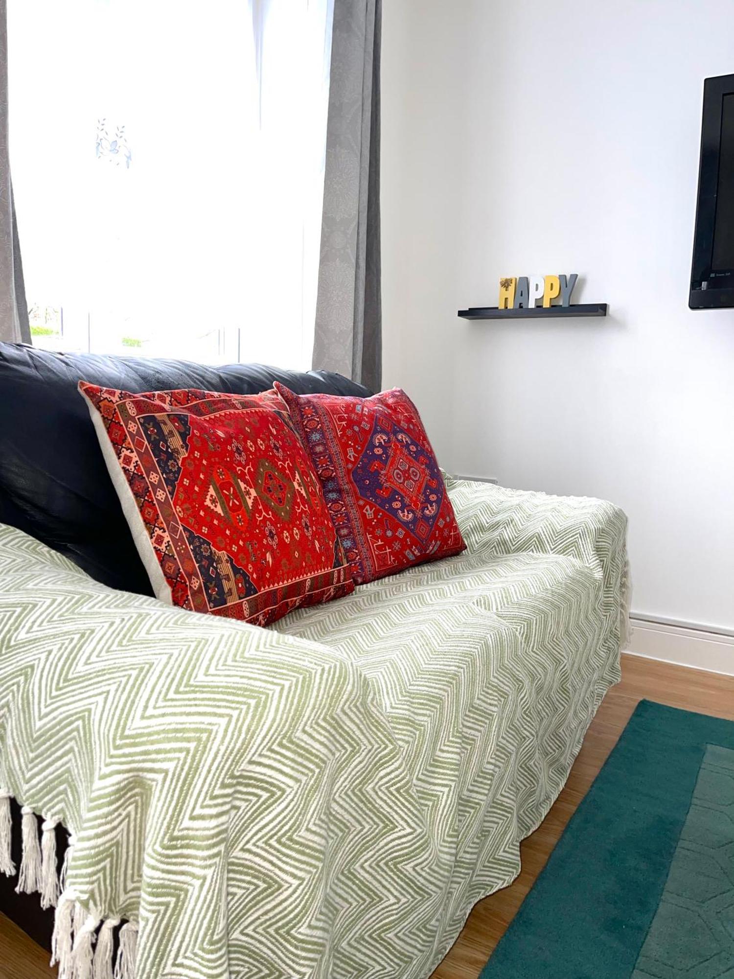 Crescent Apartment - Modern 1 Bedroom First Floor Goodmayes Esterno foto