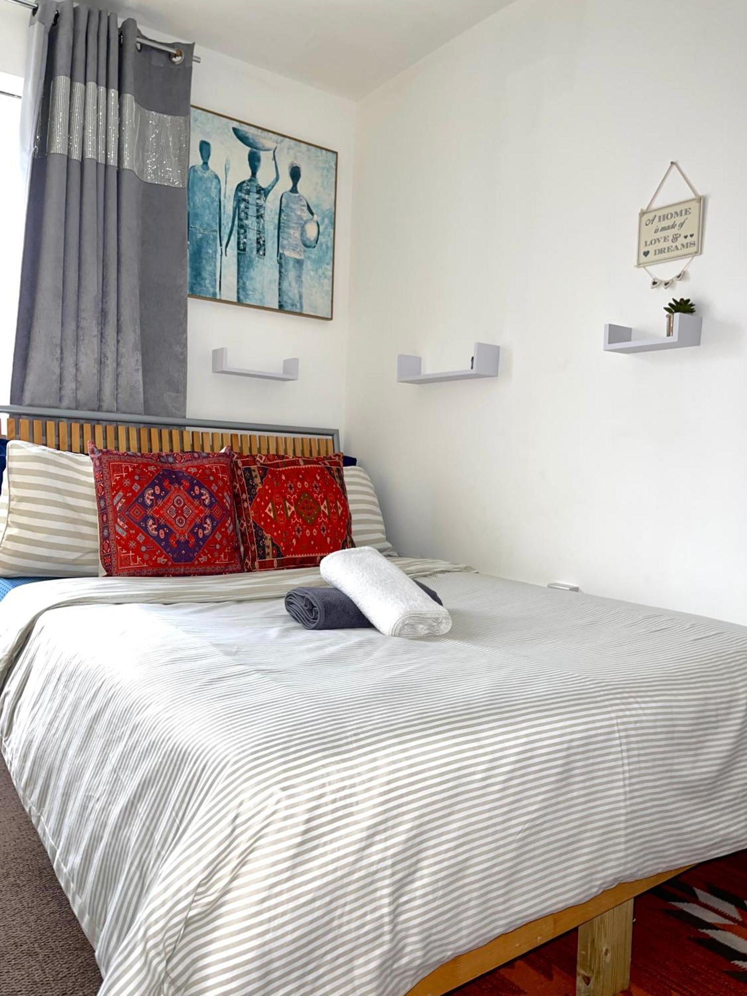 Crescent Apartment - Modern 1 Bedroom First Floor Goodmayes Esterno foto